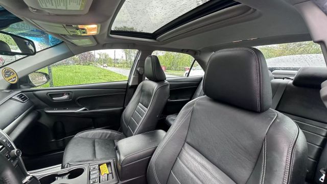 Vehicle image 19 of 34