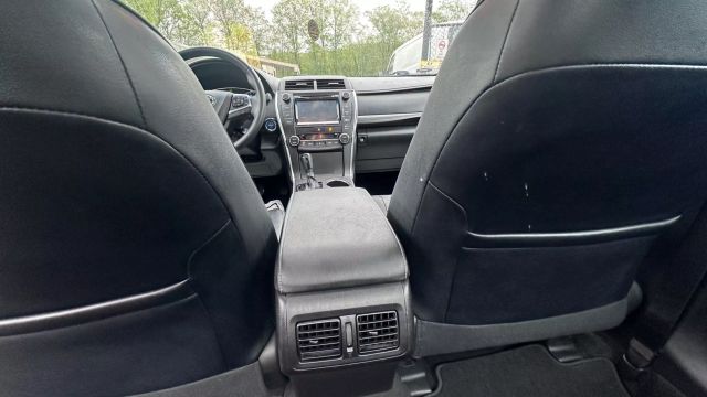 Vehicle image 24 of 34