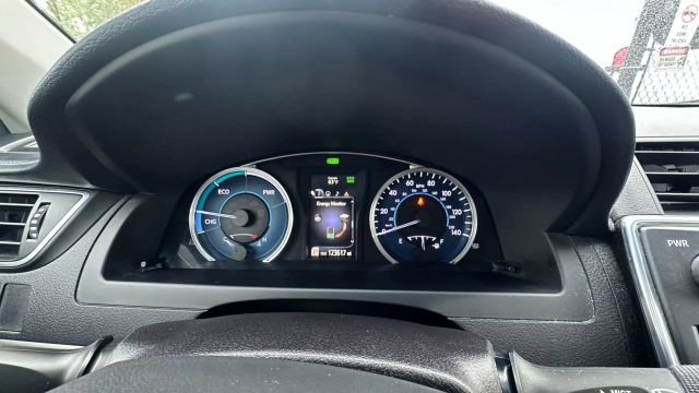 Vehicle image 10 of 34