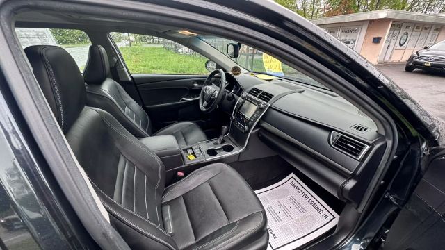 Vehicle image 32 of 34