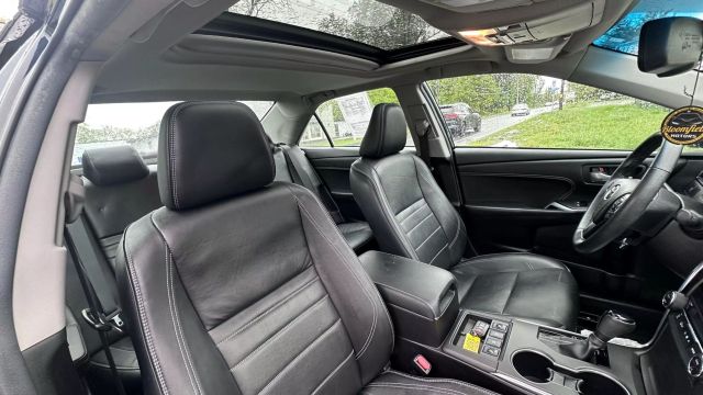 Vehicle image 33 of 34