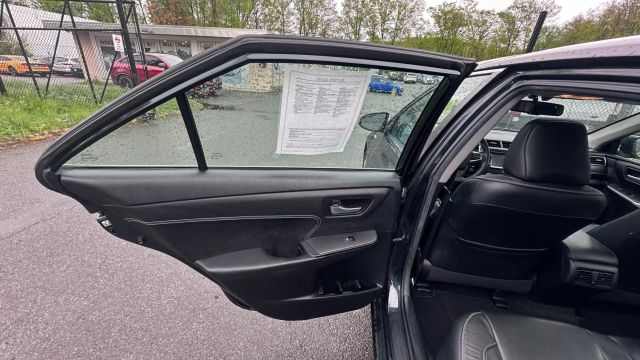 Vehicle image 25 of 34