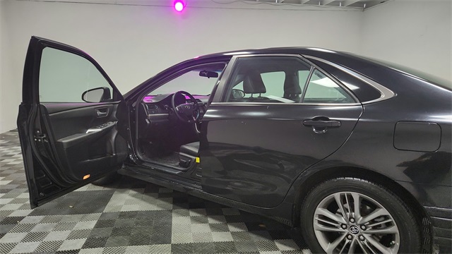 Vehicle image 10 of 26