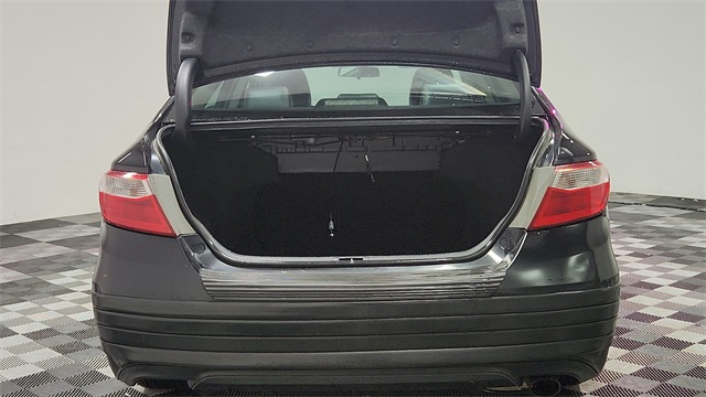 Vehicle image 21 of 26