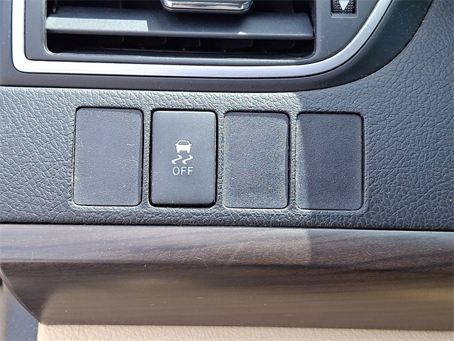 Vehicle image 23 of 31