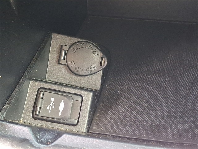 Vehicle image 25 of 31