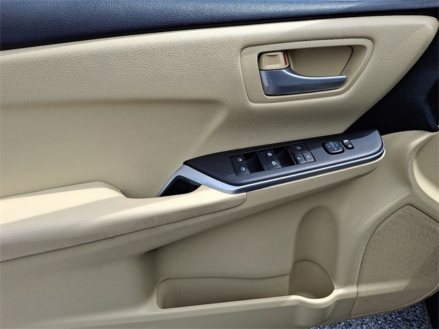 Vehicle image 15 of 31