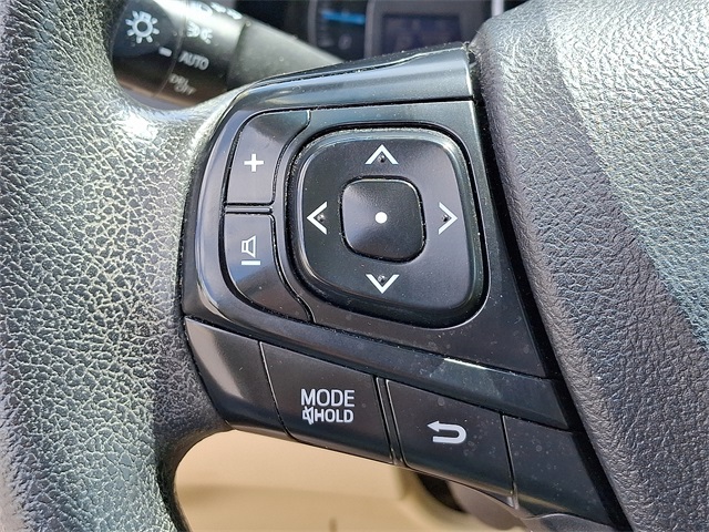 Vehicle image 21 of 31