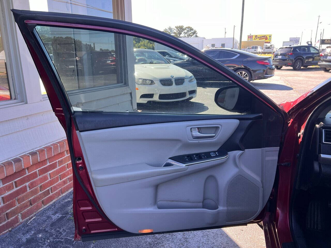 Vehicle image 13 of 25