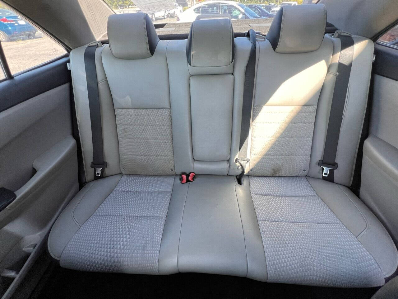 Vehicle image 19 of 25