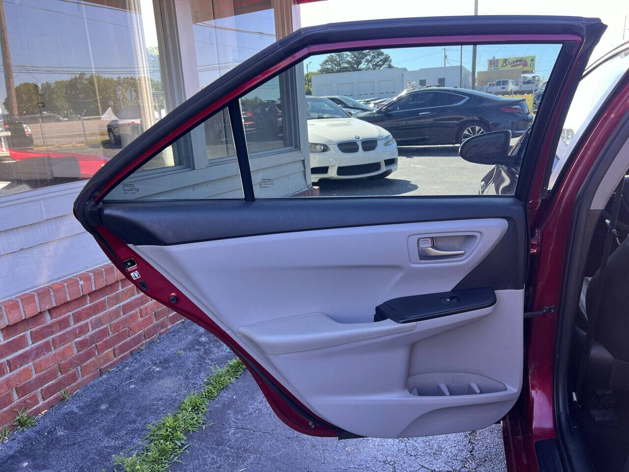 Vehicle image 16 of 25
