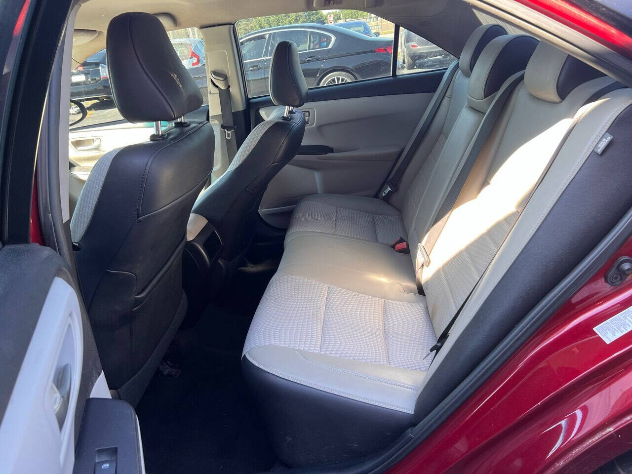 Vehicle image 18 of 25