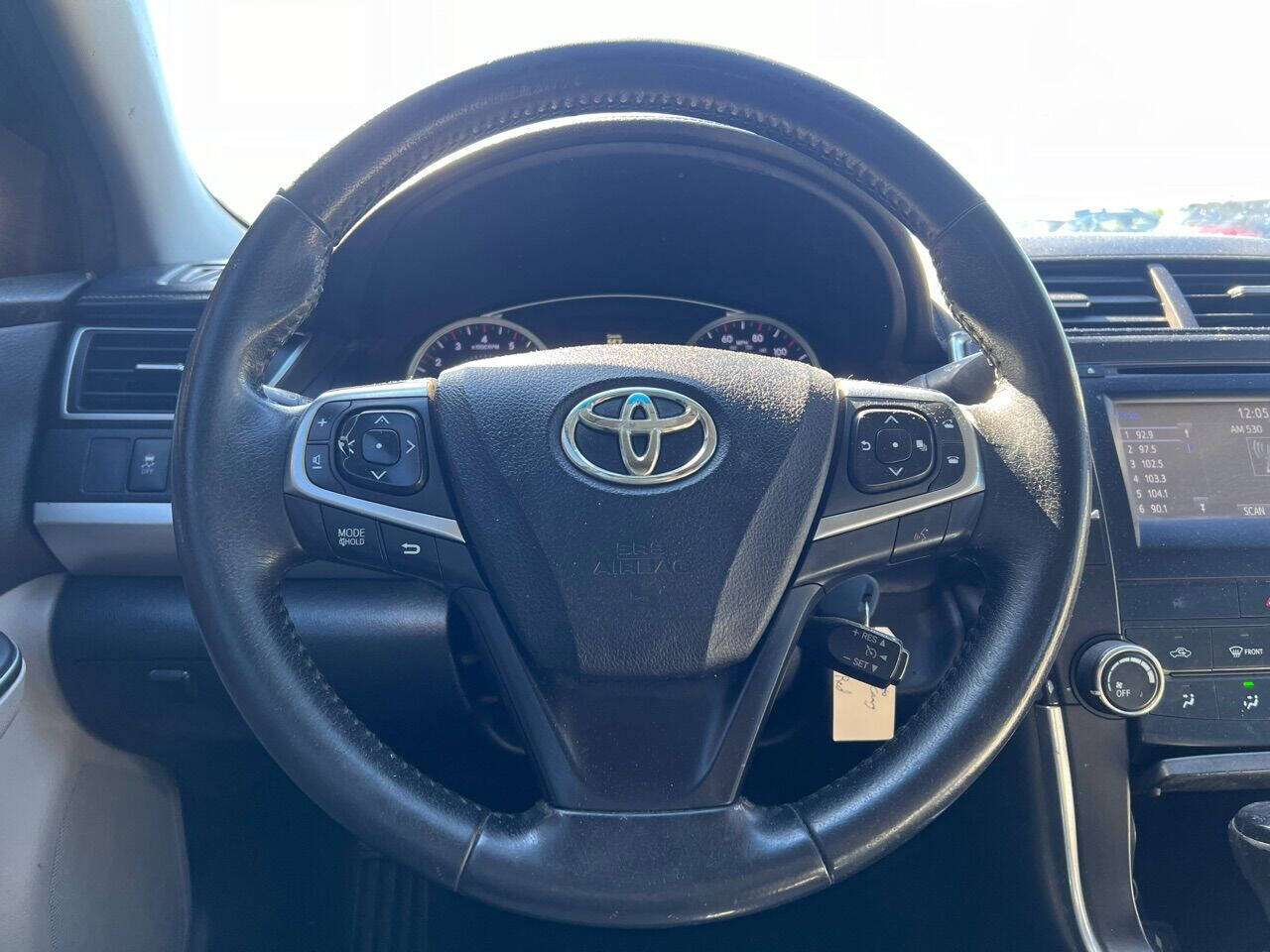 Vehicle image 21 of 25