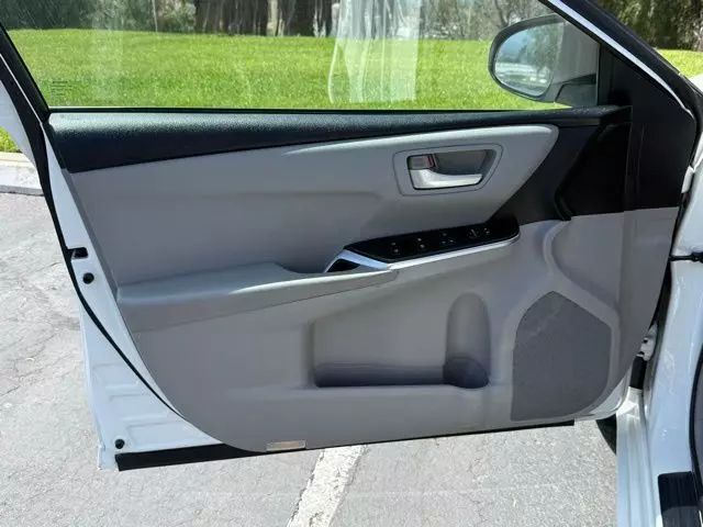 Vehicle image 8 of 31