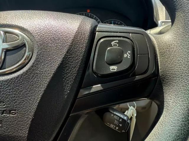 Vehicle image 20 of 31