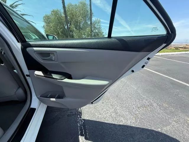 Vehicle image 17 of 31