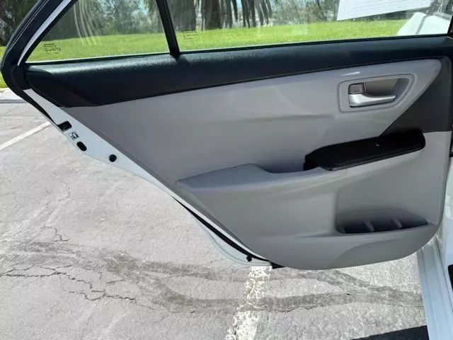 Vehicle image 13 of 31