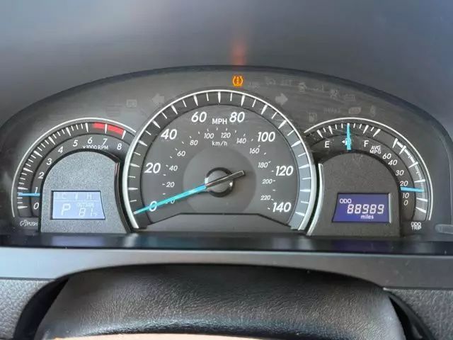 Vehicle image 23 of 31