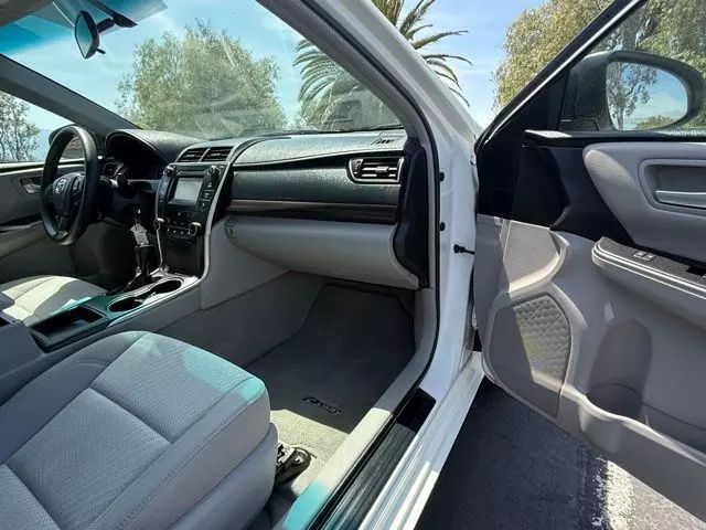 Vehicle image 12 of 31