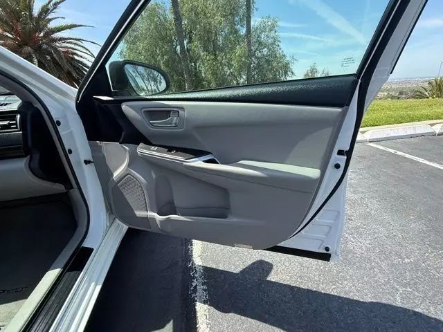 Vehicle image 11 of 31
