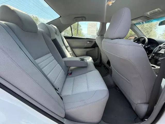 Vehicle image 14 of 31