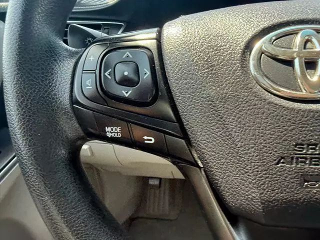 Vehicle image 21 of 31