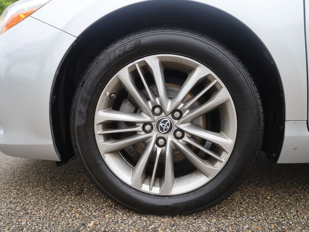Vehicle image 10 of 35