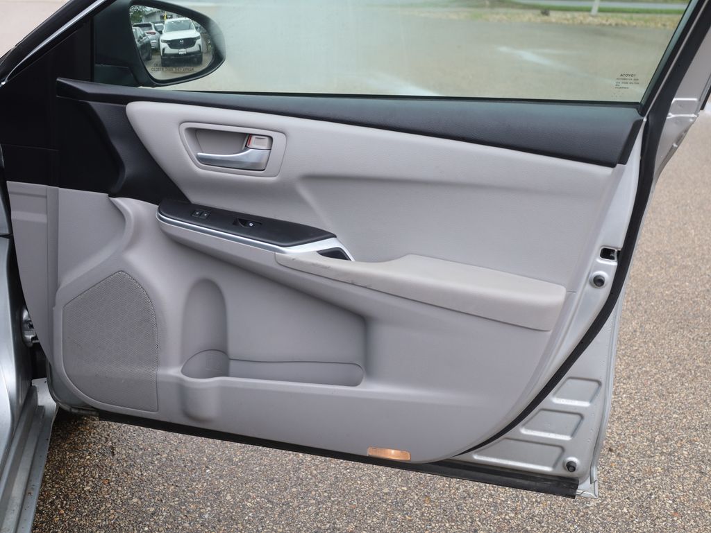 Vehicle image 25 of 35