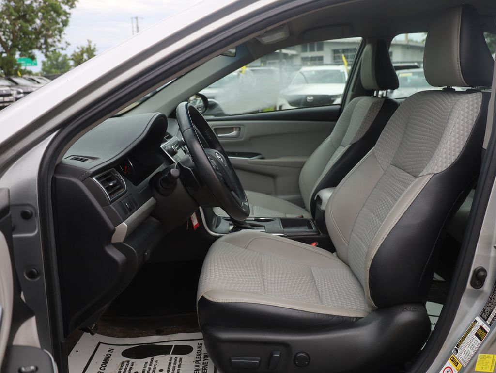 Vehicle image 14 of 35