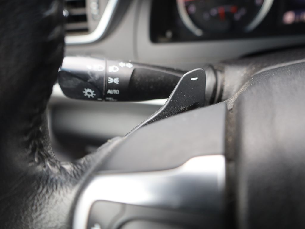 Vehicle image 32 of 35