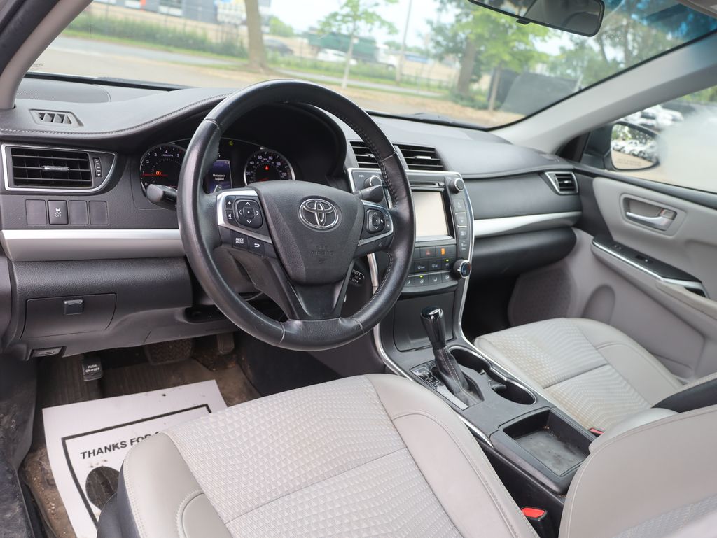 Vehicle image 17 of 35