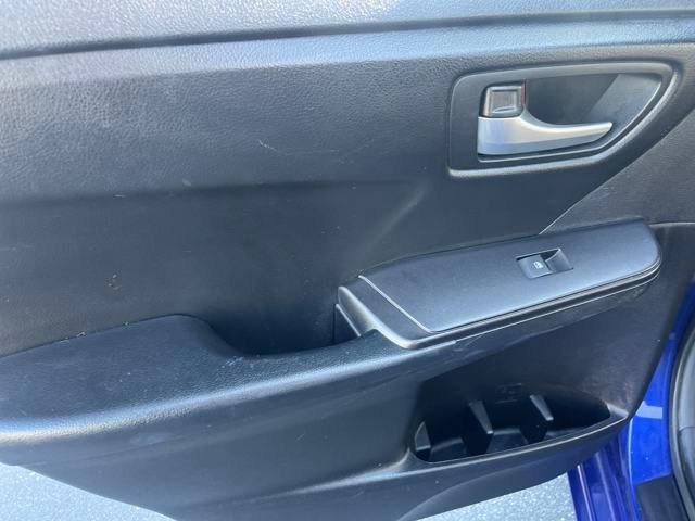 Vehicle image 10 of 21