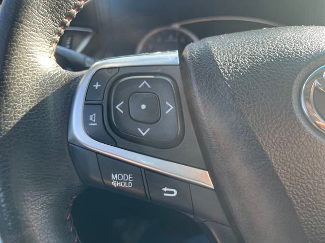 Vehicle image 13 of 21