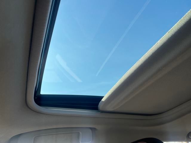 Vehicle image 19 of 21