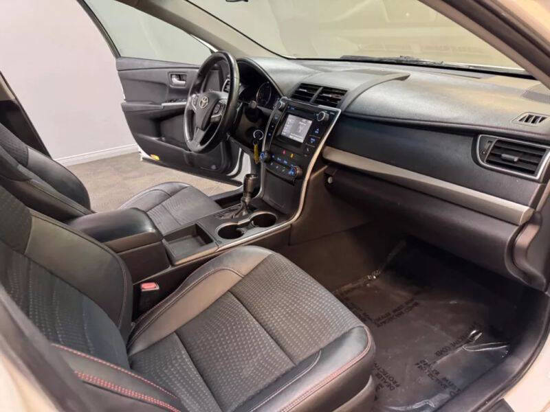 Vehicle image 31 of 57
