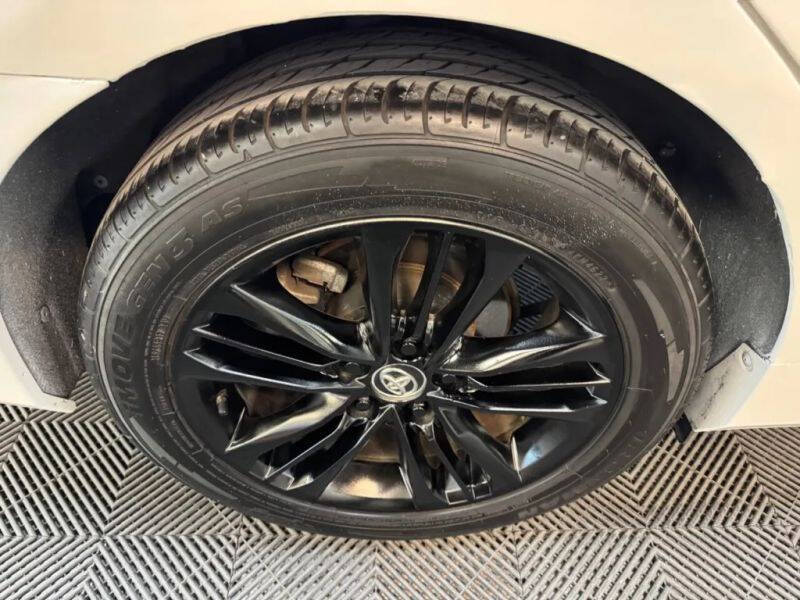 Vehicle image 19 of 57