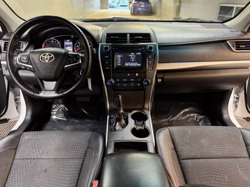 Vehicle image 51 of 57