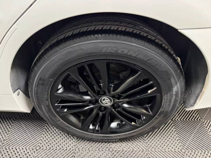 Vehicle image 20 of 57