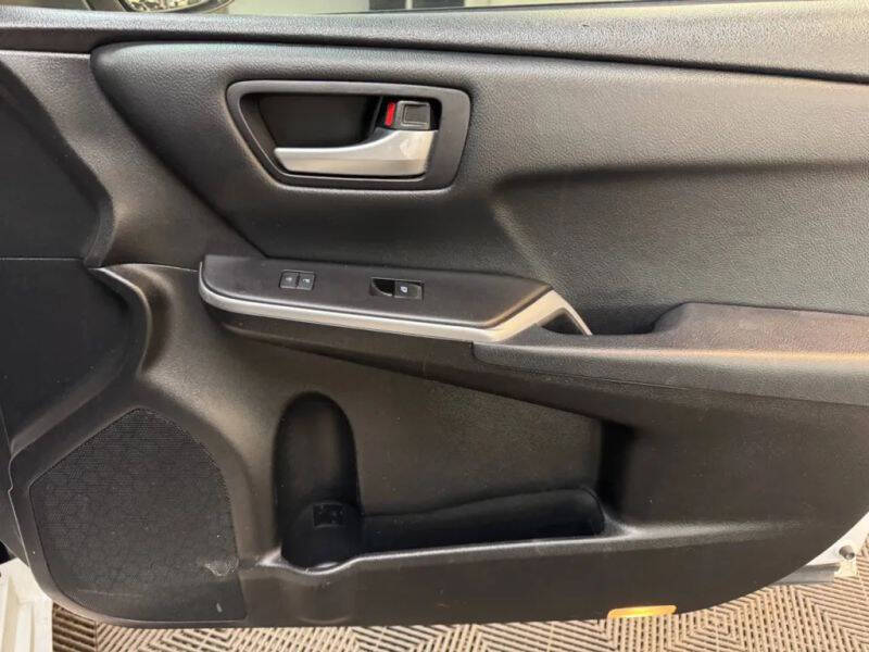Vehicle image 32 of 57