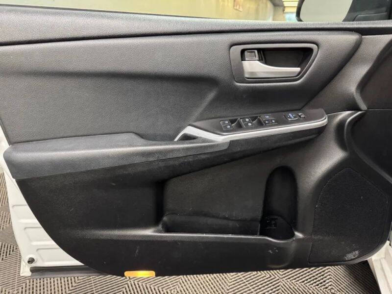 Vehicle image 52 of 57