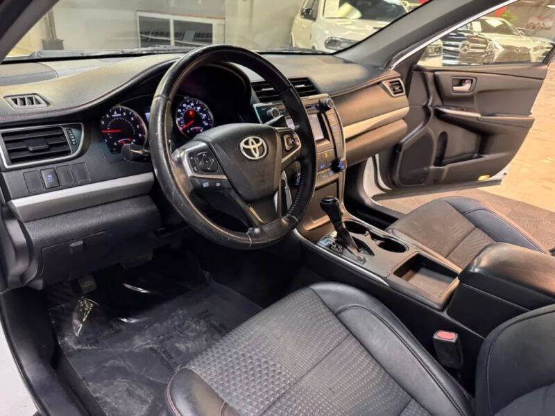 Vehicle image 33 of 57