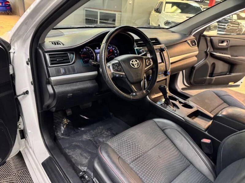 Vehicle image 53 of 57