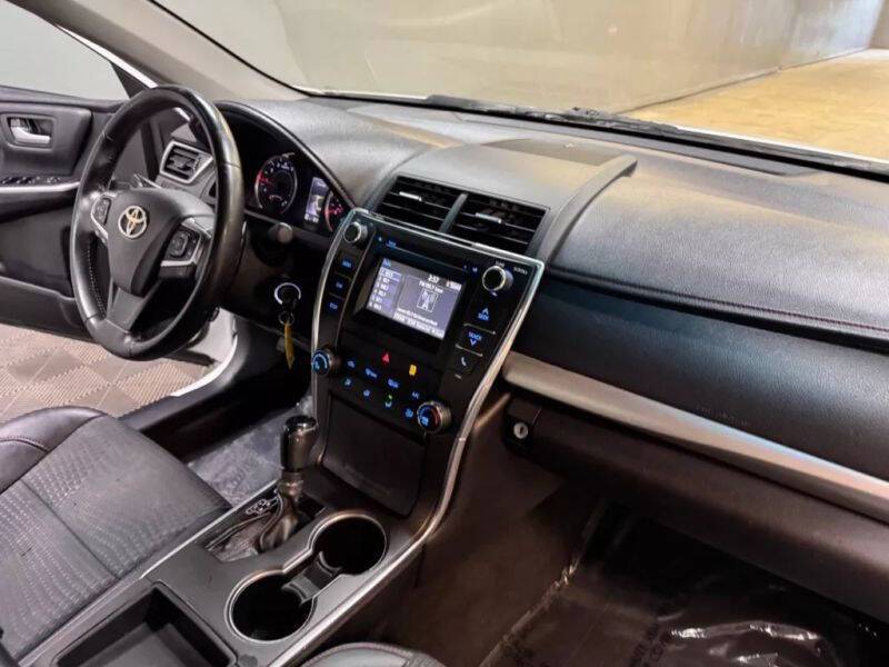 Vehicle image 36 of 57