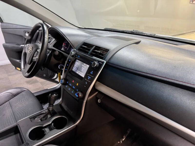 Vehicle image 37 of 57