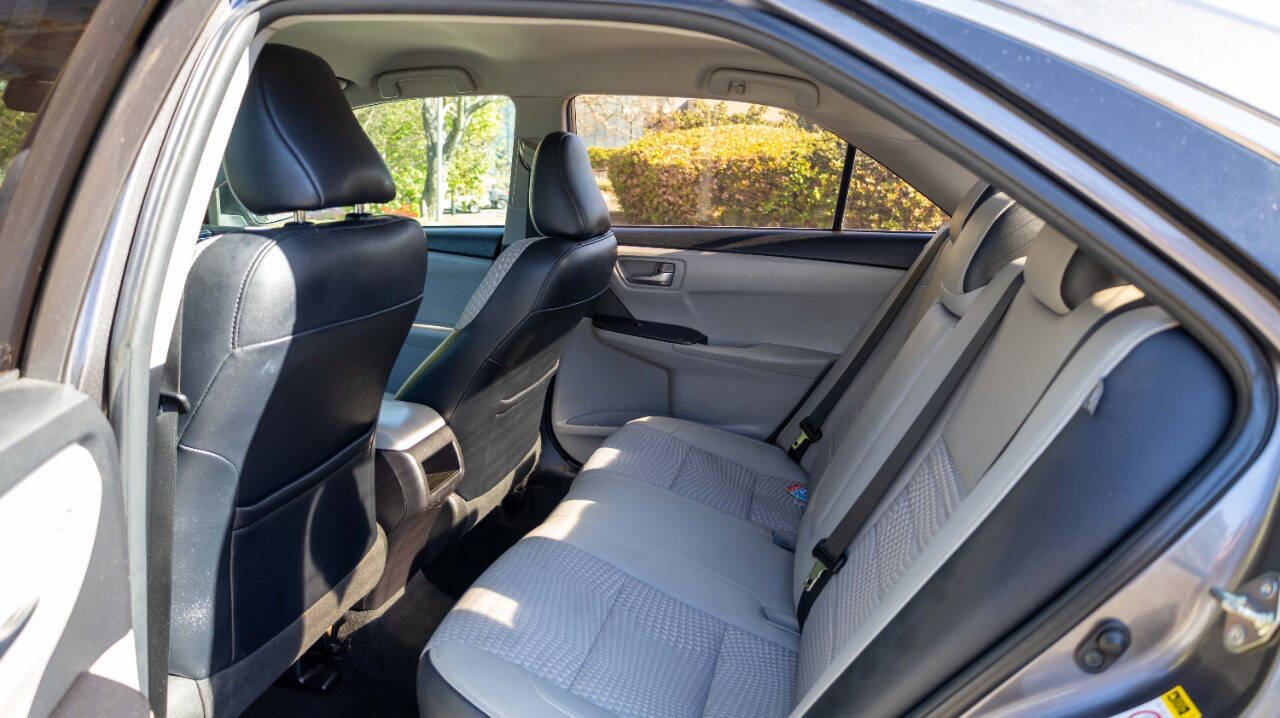 Vehicle image 22 of 26