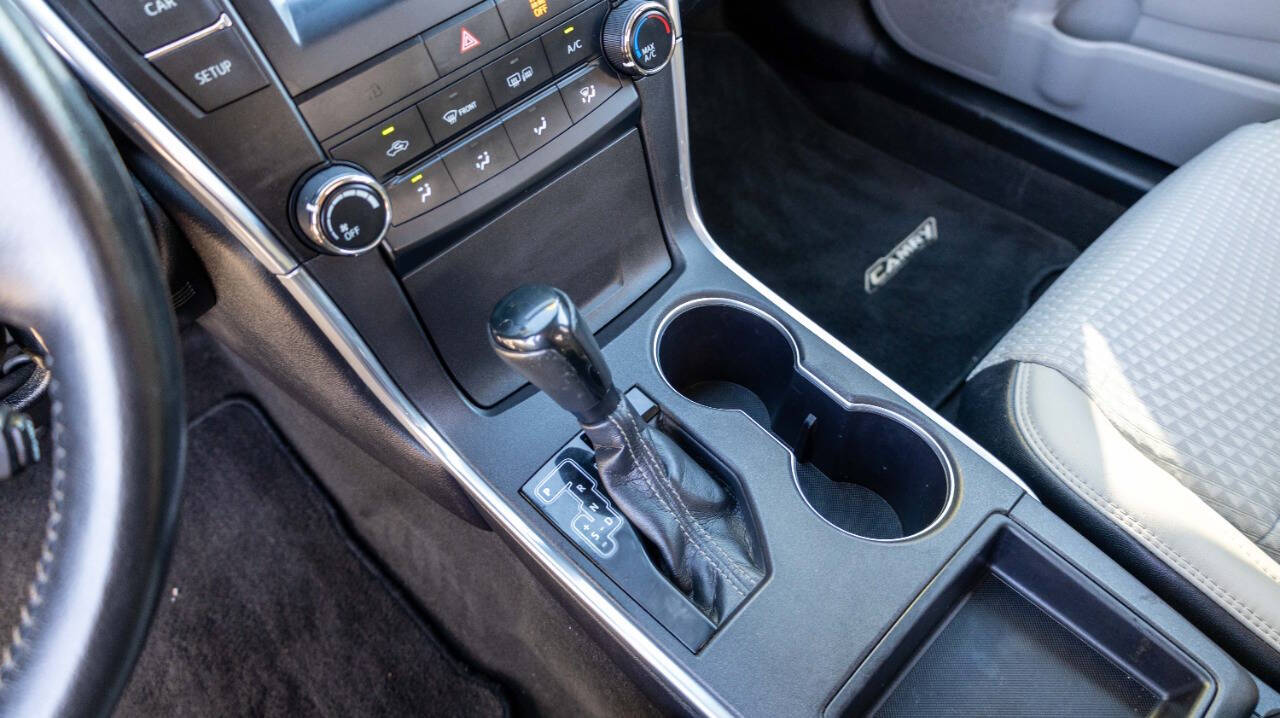 Vehicle image 23 of 26