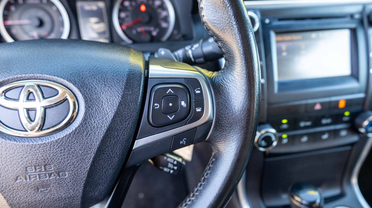 Vehicle image 17 of 26