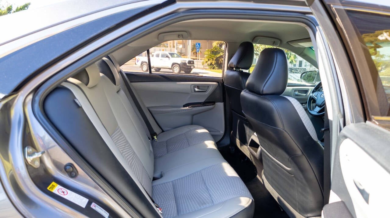 Vehicle image 13 of 26