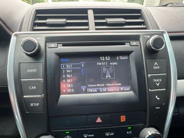 Vehicle image 18 of 21