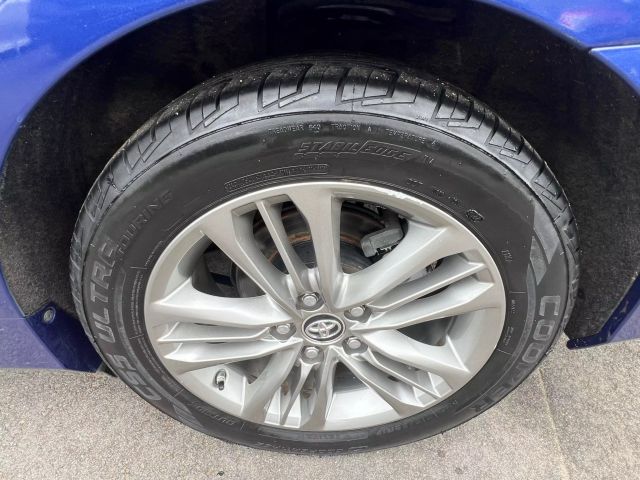 Vehicle image 9 of 21